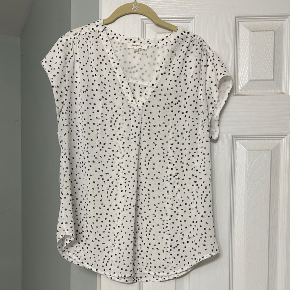 Cream Flutter Sleeve Blouse with Relaxed Fit